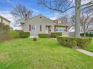 72 N Washington Ave, Colonia, NJ 07067