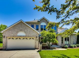 805 Greenwood Rd, Glenview, IL 60025