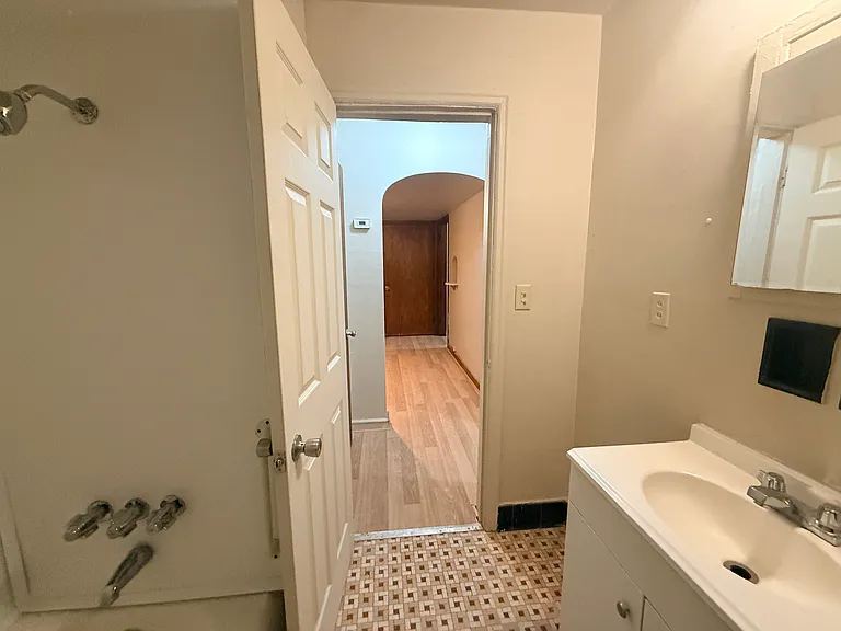 2823 W Capitol Dr #2 — Photo 4