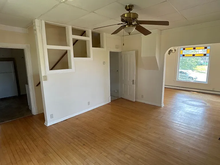 526 Winslow Ave E — Photo 3