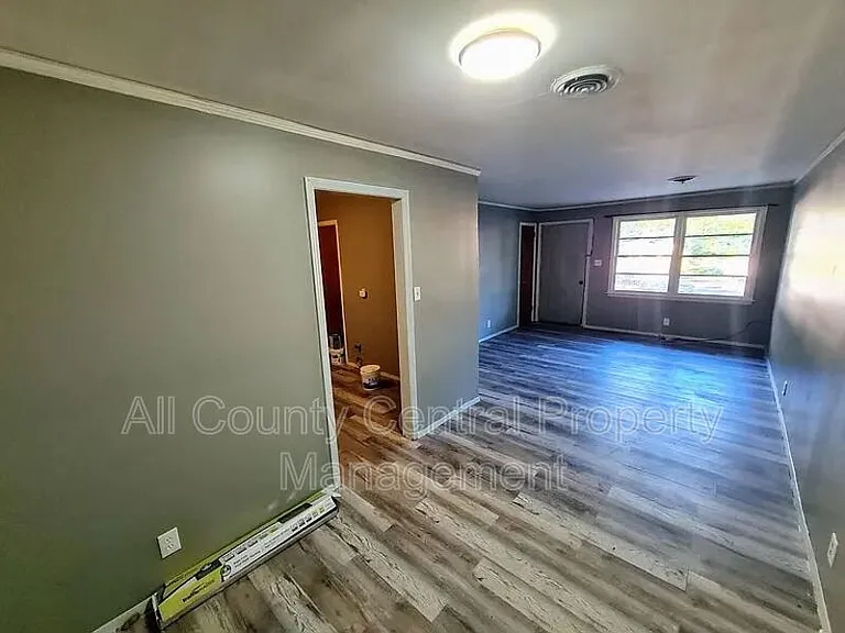 3346 Bedford Ln — Photo 2
