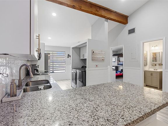 5th image of 10311 Laurel Ct