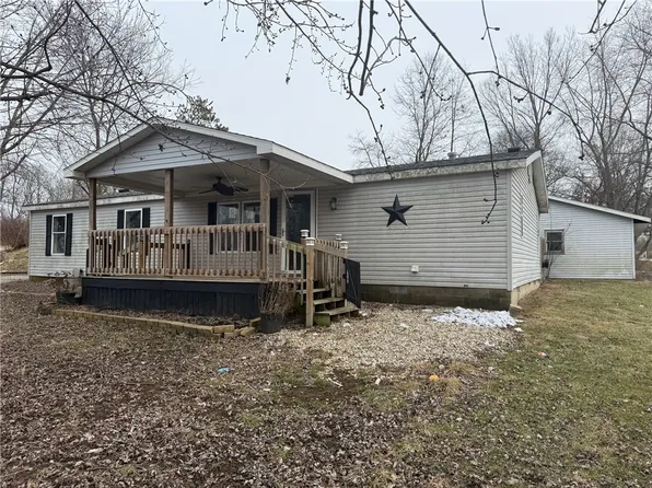 3142 Riverside Dr, Humboldt, IL 61931