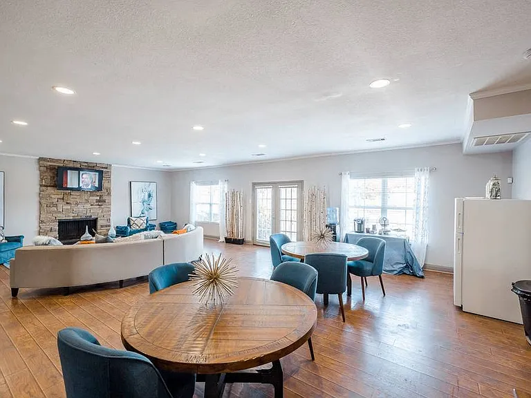 5958 E Point Dr — Photo 12