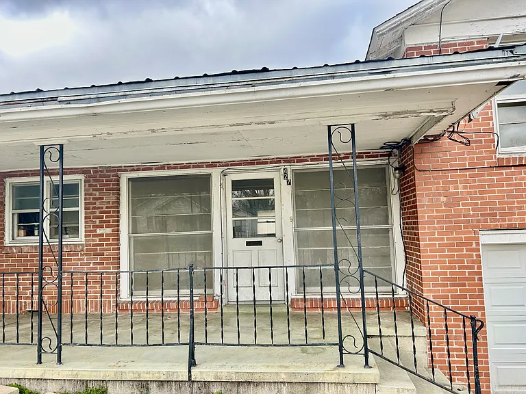 427 S Center St — Photo 1