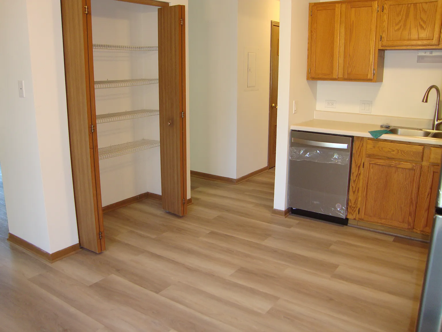 2 bed, 1150 sqft, $2,170 — Photo 4
