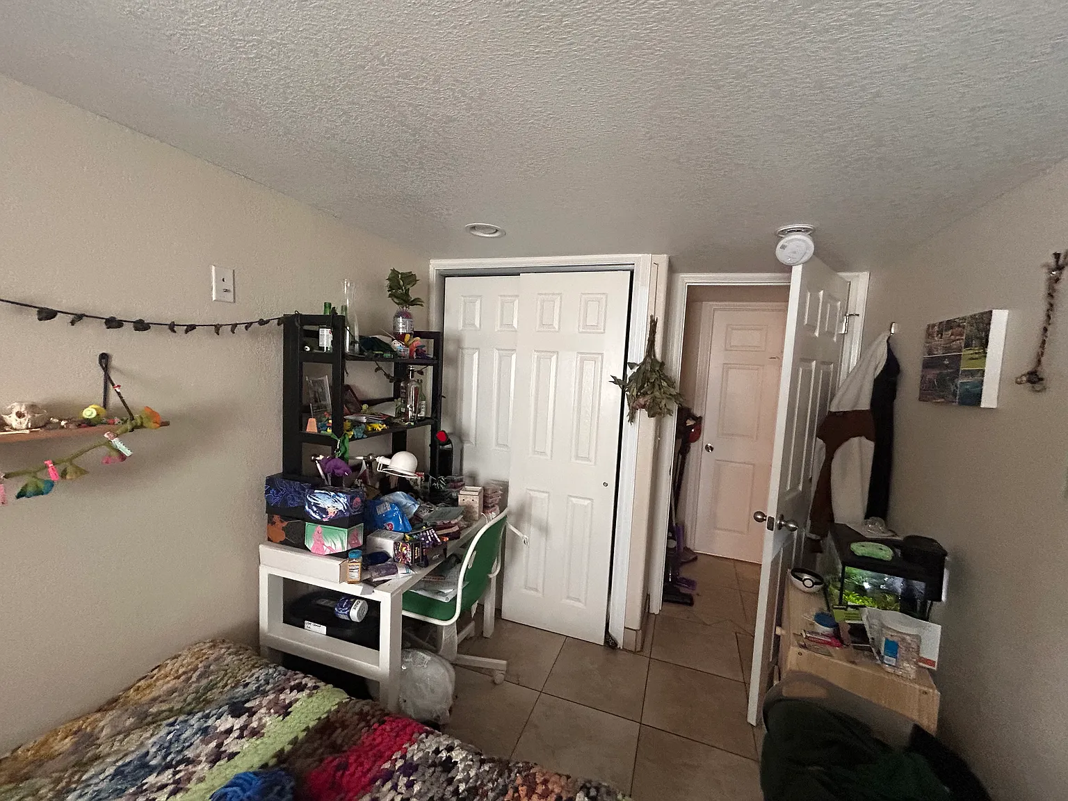 3 bed, 900 sqft, $630 — Photo 4