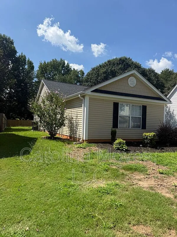 3 bed, 2.0 bath, 1409 sqft, $1,950 — Photo 2