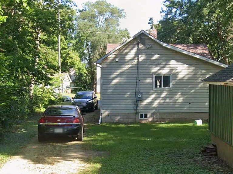 721 Broadway St — Photo 21