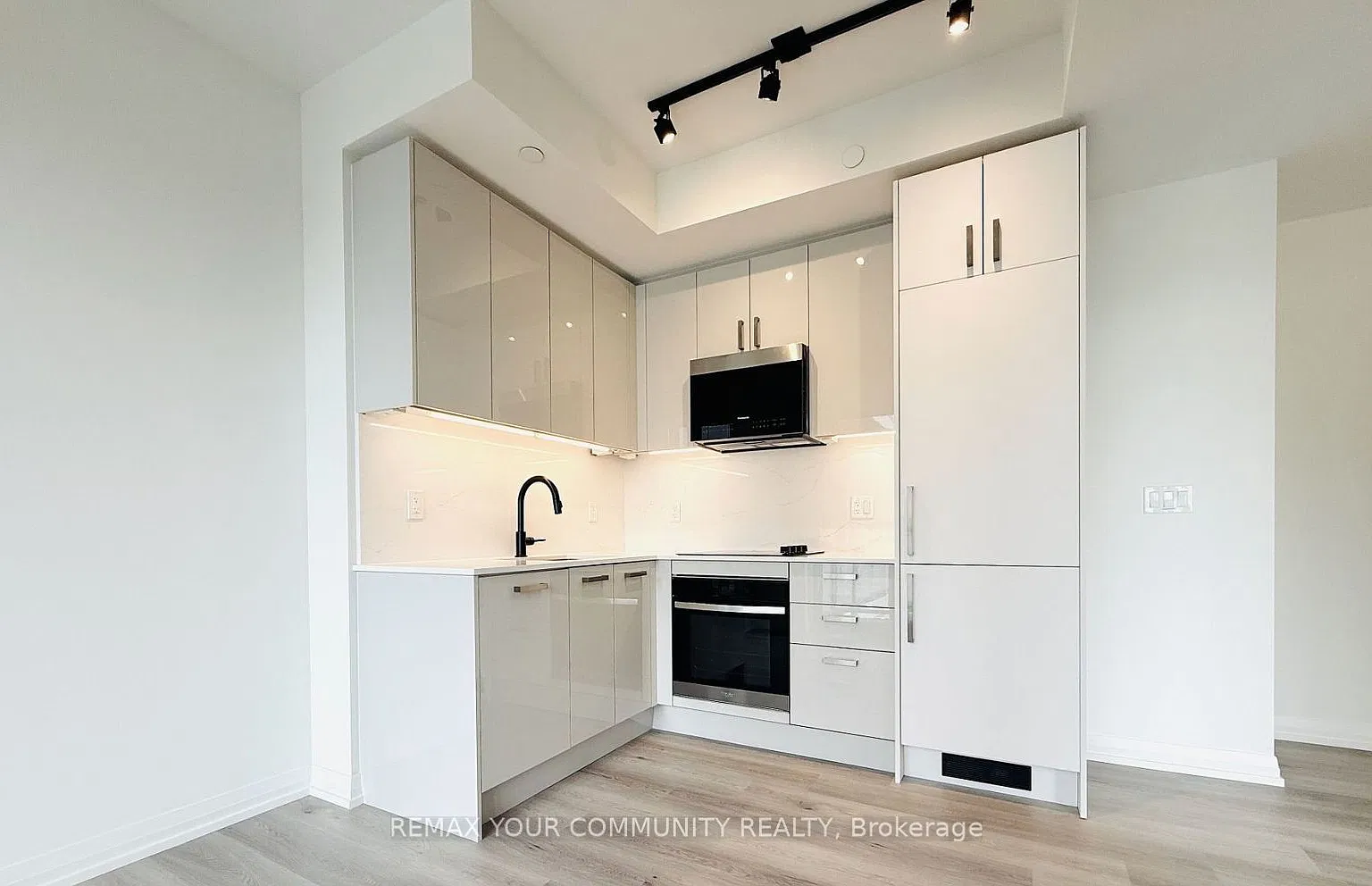 Artistry Condos — Photo 4