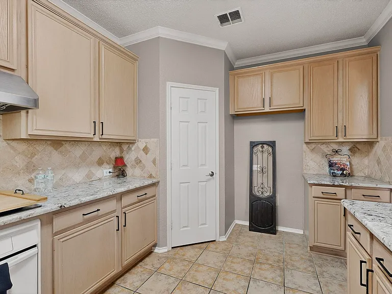 2023 Nottingham Pl — Photo 34
