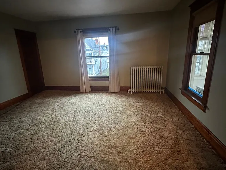 390-392 Locust Ave — Photo 7