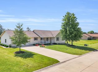 209 N Pointe Dr, Gifford, IL