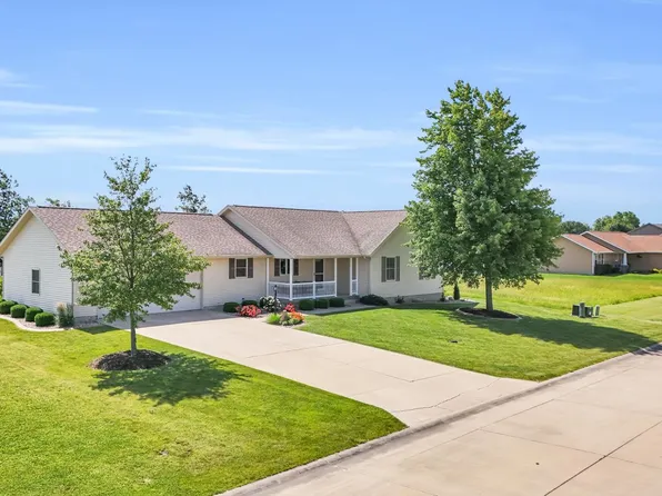 209 N Pointe Dr, Gifford, IL 61847