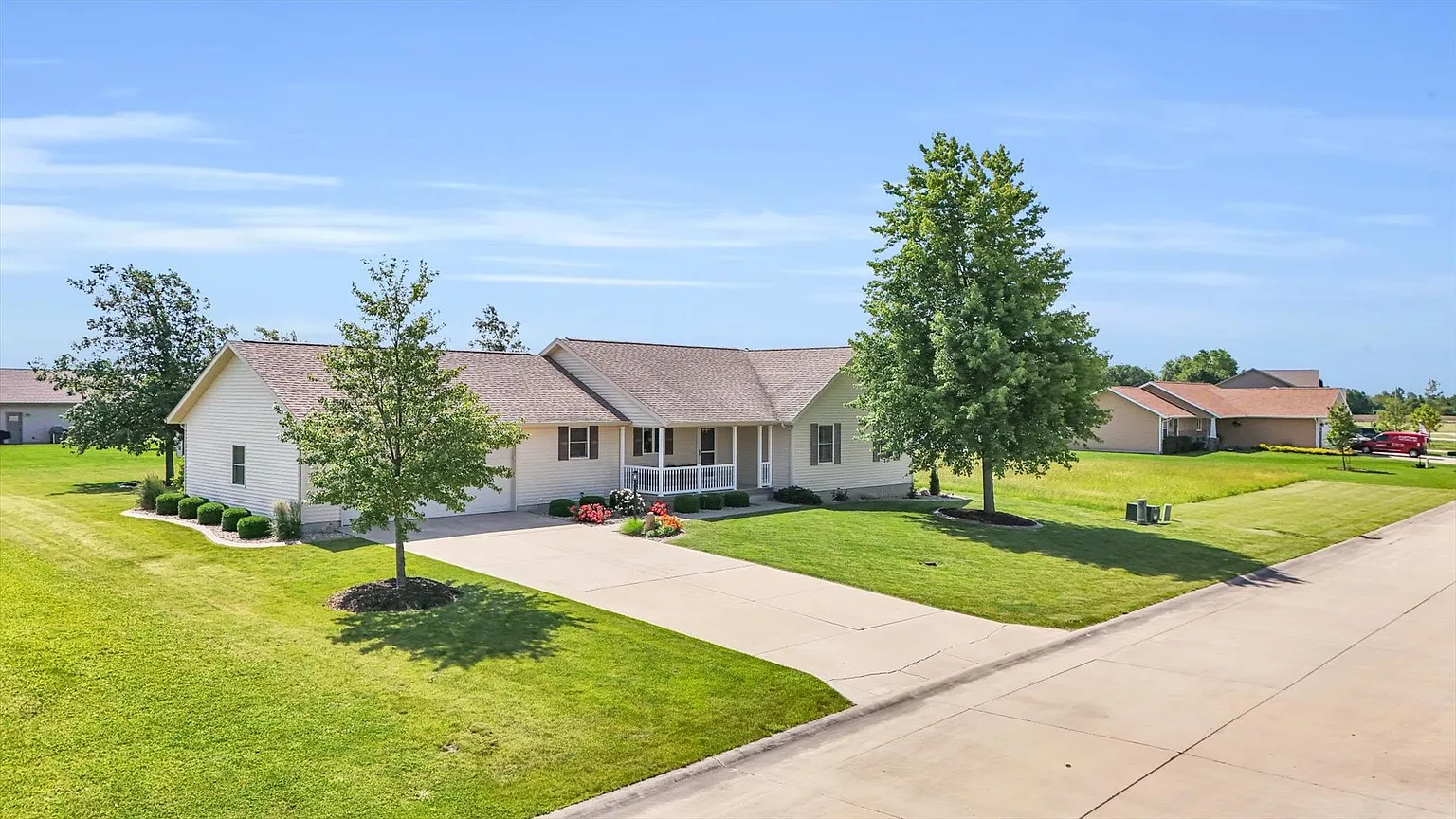 209 N Pointe Dr photo 1