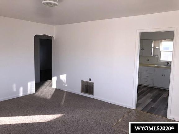 3rd image of 122 W Monroe Ave