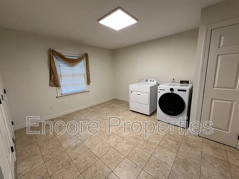 105 Baybrook Ct — Photo 15