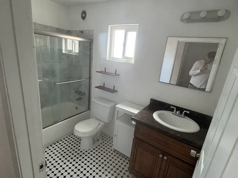 1111 Sunvue Pl #6 — Photo 5