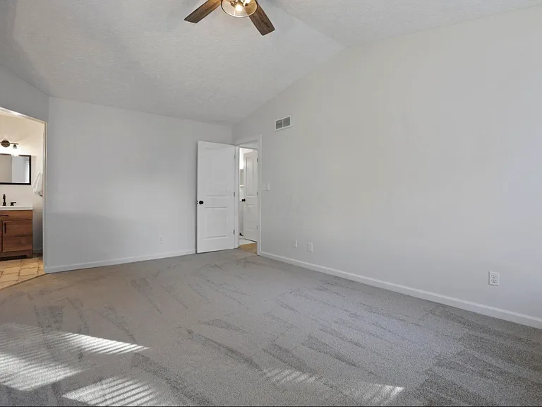 56 Green Bower Ln — Photo 14