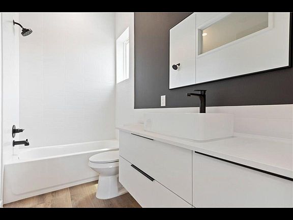 Full bathroom #2 with tub shower, 1 sink