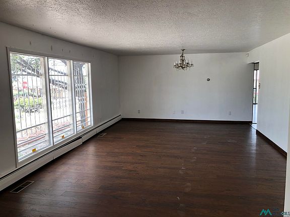 5th image of 1701 S Cliff Dr