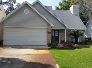 33 3rd St, Shalimar, FL 32579