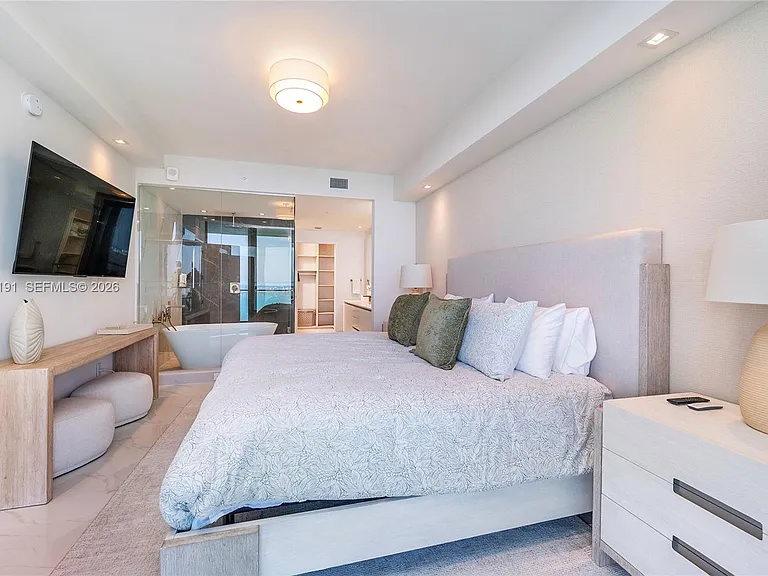 700 NE 24th St #4306-S — Photo 11