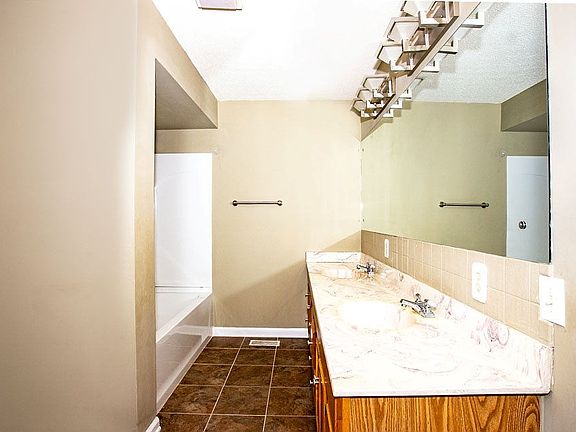 2nd image of 1866 Lake Dr