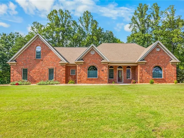1080 Nauvoo Ridge Dr, Tobaccoville, NC 27050