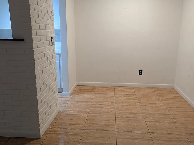 20400 NW 7th Ave #103 — Photo 9