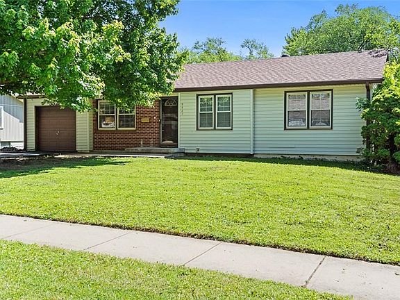 2nd image of 5521 Barton Ln