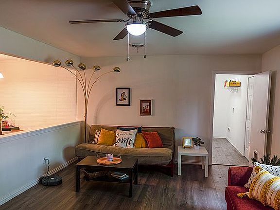 3rd image of 7 Dogwood Cir