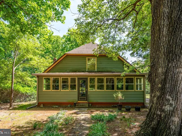 13641 Farmer Dr, Woodford, VA 22580