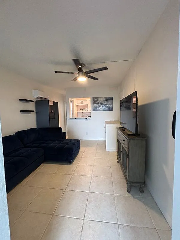 3 bed, 2.0 bath, 1200 sqft, $1,350 — Photo 1