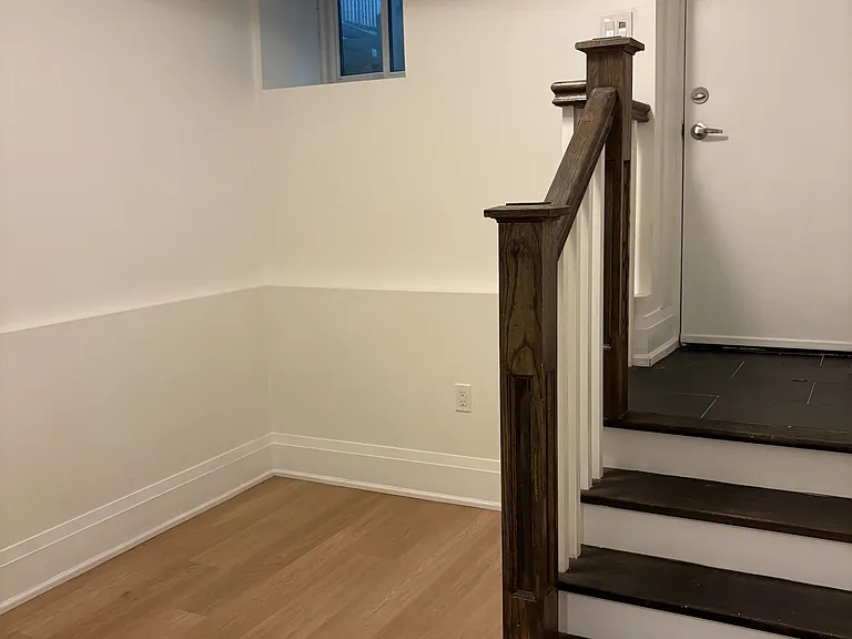 186 Mutual St #MAIN — Photo 7