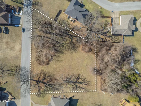 13-14 Sherry Dr, Neosho, MO 64850