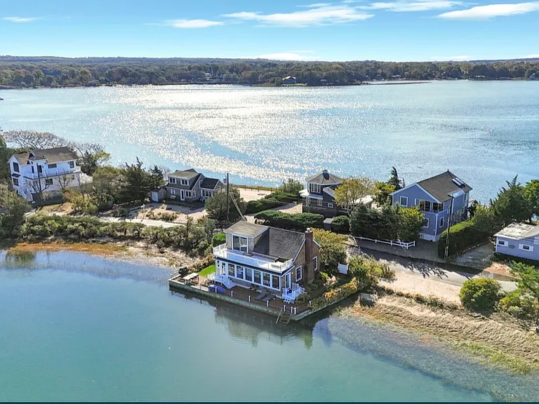 Towd Point Rd — Photo 2