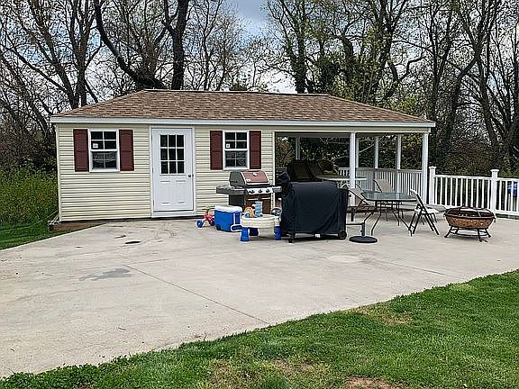 Pool House 36x16. Has Electr