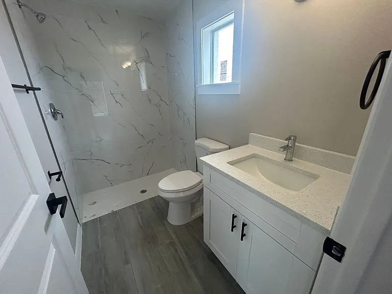 3804 NE 9th Pl — Photo 6