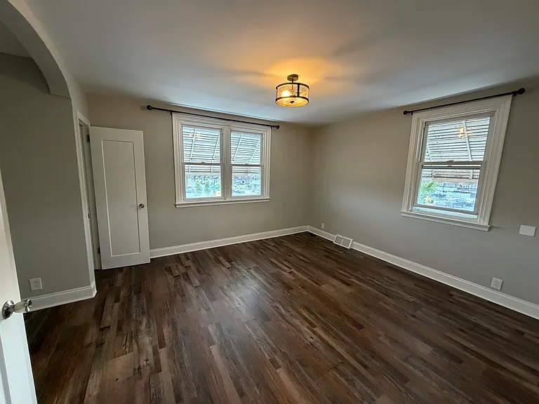 4701 Hartel Ave — Photo 11