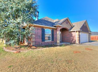 291 Hillside Dr, Harrah, OK 73045