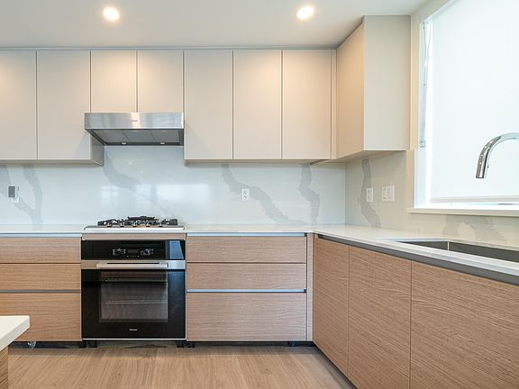 5th image of 10333 River Dr #37
