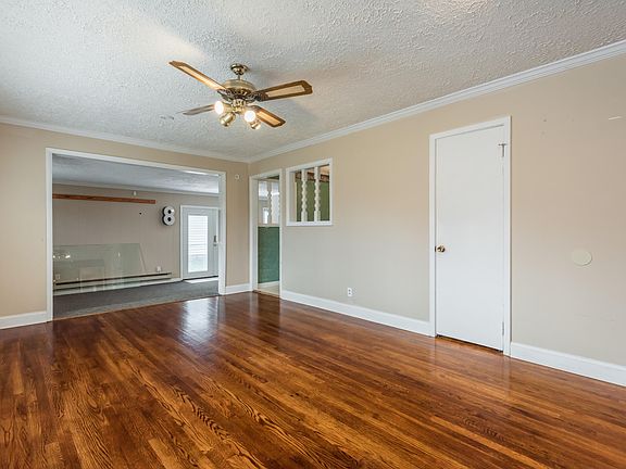 5th image of 2923 Davis St