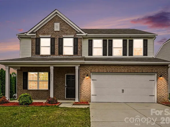 8211 Pamplin Ct, Charlotte, NC 28273