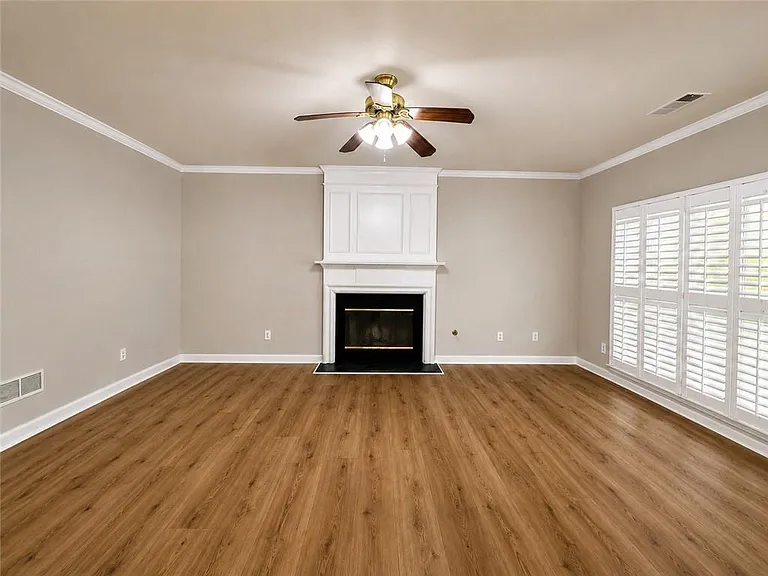 6310 Barwick Ln — Photo 14