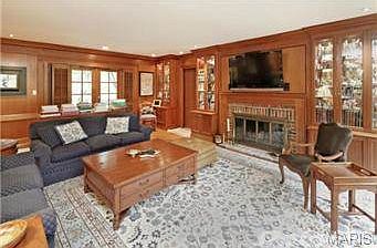 Inviting Family Room!