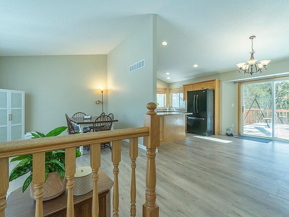 3rd image of 146 Boulder Pl