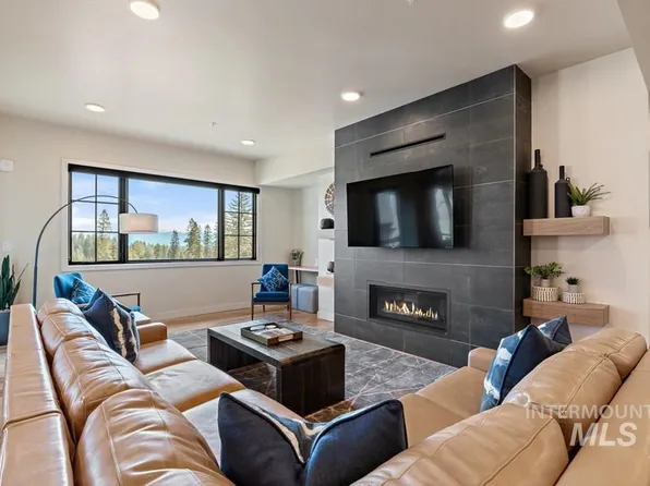 720 Village Dr Unit 401, Donnelly, ID 83615