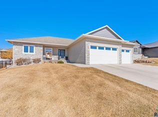 8204 E Wicker Ct, Sioux Falls, SD 57110