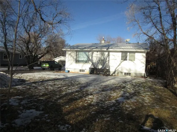 250 1st Avenue W, Bengough, SK S0C 0K0